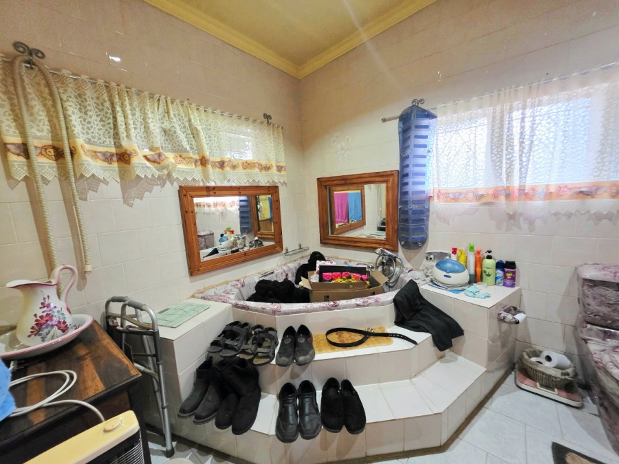 6 Bedroom Property for Sale in Brandwag Free State